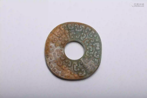 A Carved Jade Ring Spring and Autumn Period