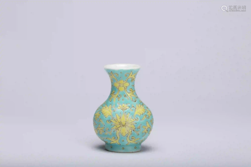A Famille Enamelled Floral Snuffle Bottle Qing Dynasty