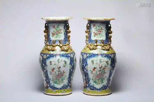 A Pair of Birds and Floral Rose Medallion Vases Qing