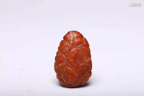 A Floral Mila Amber Pendant Qing Dynasty