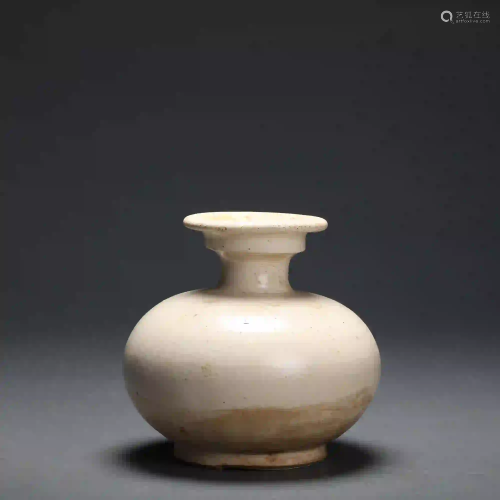 A Xing White Glaze Zun Vase Five Dynasties