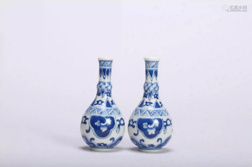 A Pair of Blue and White Vases Qing Dynasty