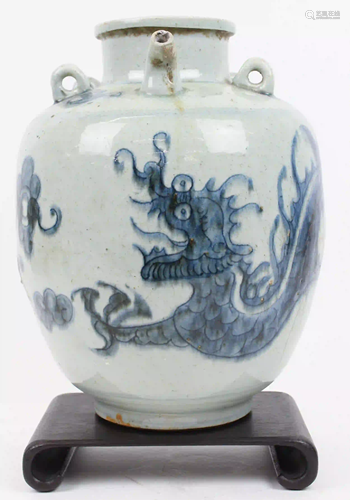 Chinese Ming Dynasty Blue and White Jar