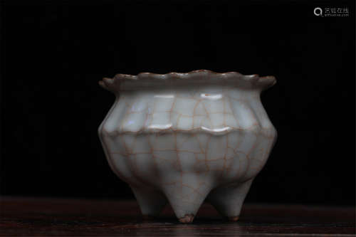 A Chinese Porcelain Incense Burner