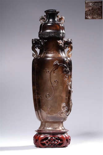 A Chinese Peking Glass Vase with Cover