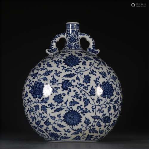 A Chinese Blue and White Porcelain Vase