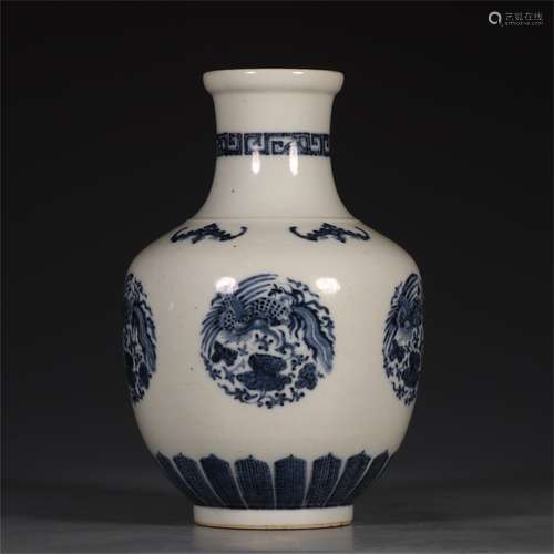 A Chinese Blue and White Porcelain Vase