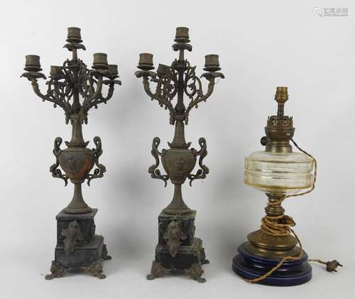 PAIRE DE CANDELABRES de cheminée en onyx noir et r…