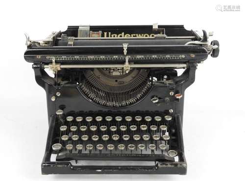 UNDERWOOD : Machine à écrire. Début XXème.