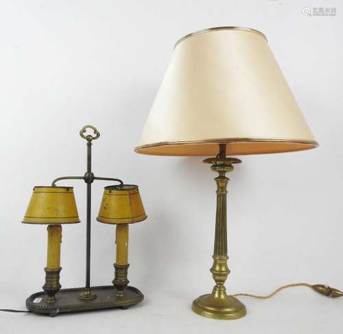 LAMPE BOUILLOTTE en bronze à deux lumières et deux…