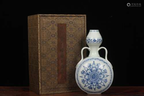 Blue and White Gourd Oblate Vase