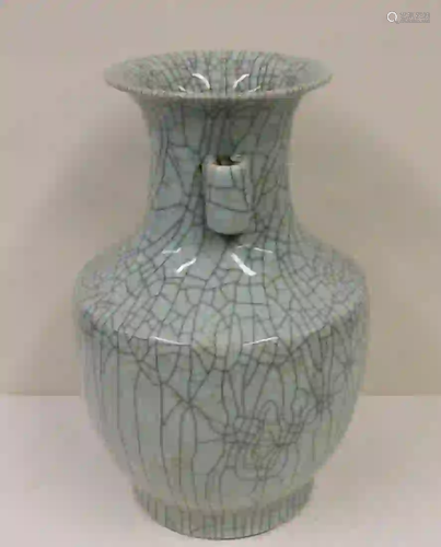 Chinese Porcelain Crackle Vase.