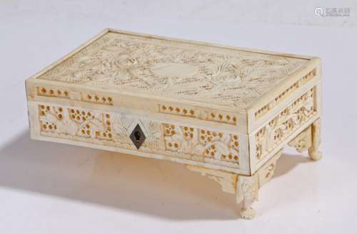 19th Century Cantonese ivory casket, with pierced foliate decoration, 11.5cm wide