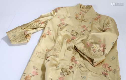 Gold silk kimono with embroidered foliate decoration, size 36