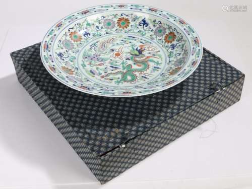 Chinese porcelain dish, the central field with depiction of a dragon surrounded by stylised