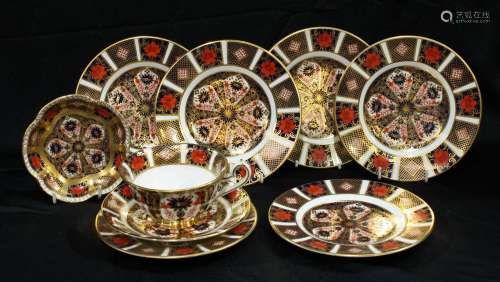 A set of six Royal Crown Derby Imari palette 1128 pattern tea plates, three first quality, three