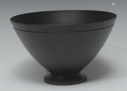 A Wedgwood black basalt deep bowl, designed by Keith Murray, spreading circular foot rim, 16.5cm