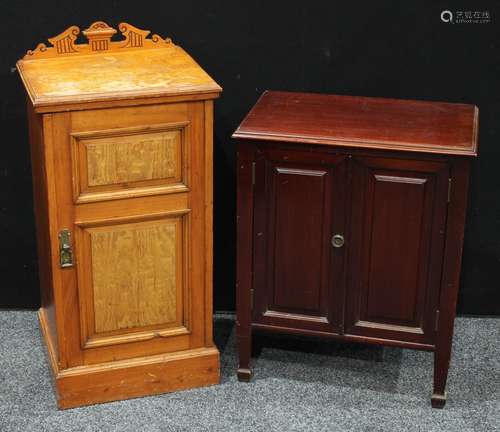 An early 20th century mahogany bedroom cabinet; a Victorian pot cupboard, c.1890 (2)