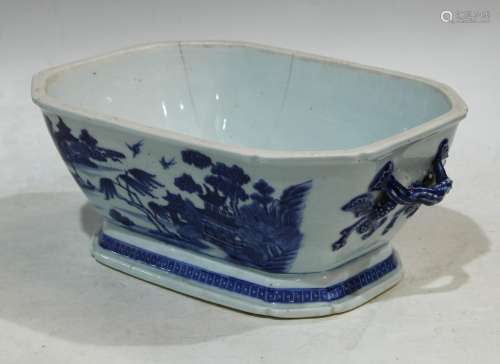 An 18th century Chinese under glazed Willow pattern tureen base