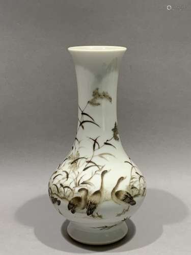 Decorative vase with ink color Luyan pattern