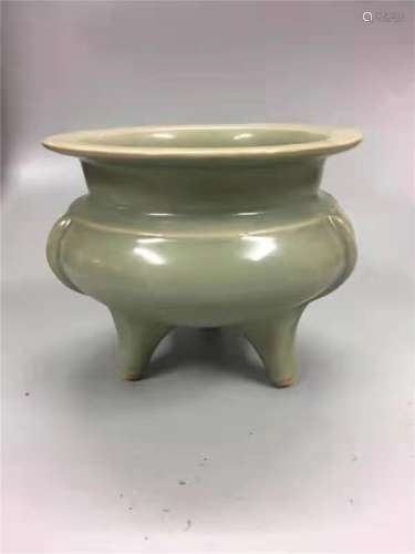 A SONG DYNASTY LONGQUAN KILN INCENSE BURNER