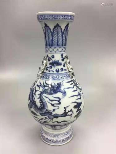 A YUAN DYNASTY DOUBLE EARS DRAGON BOTTLES WITH BLUE AND WHITE FLOWERS