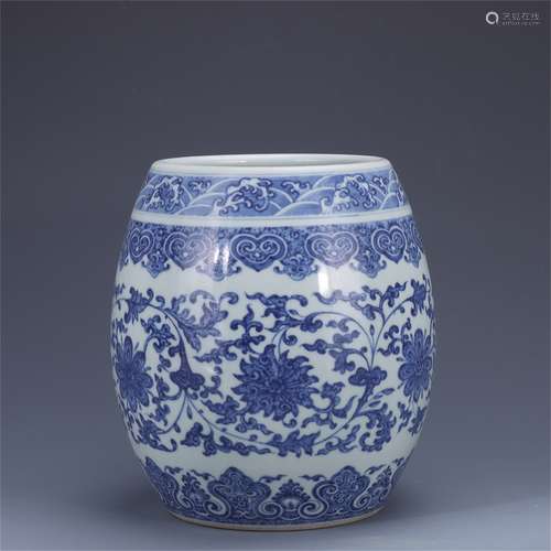 Blue and white lotus pot