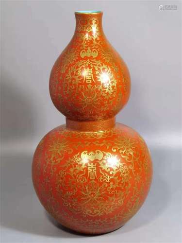 A QING DYNASTY CORAL RED PAINTED GOLD FLOWER OF LONGEVITY AND HAPPINESS GOURD BOTTLE