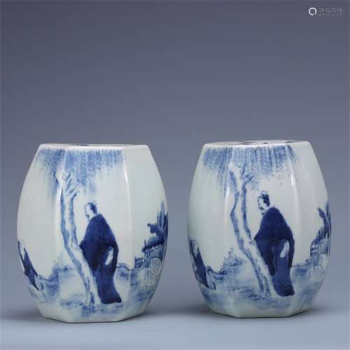 A pair of blue and white figures