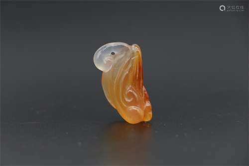 Agate pendant is like a duck to water