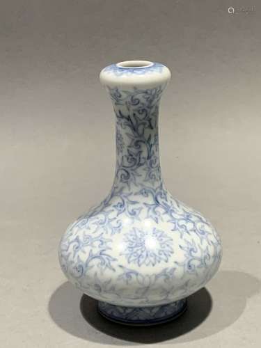 Blue and white flower decorative garlic bottle