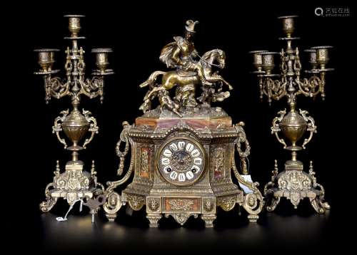 18世纪罗马骑士座钟连烛台 一套3件