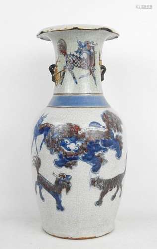 CHINE XIXème siècle. Vase balustre en porcelaine c…