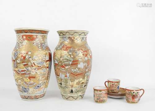 JAPON : SATSUMA : Paire de vases en faïence à déco…