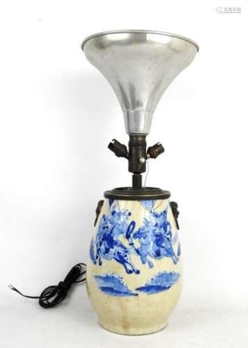 CHINE NANKIN : Vase en faïence craquelée à décor e…
