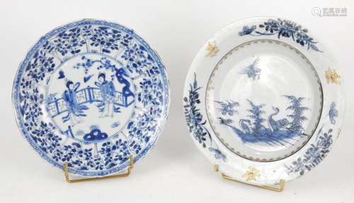 CHINE XIXème siècle. Deux assiettes en porcelaine …