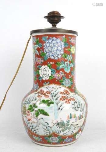 JAPON XXème. Vase en porcelaine à décor émaillé su…