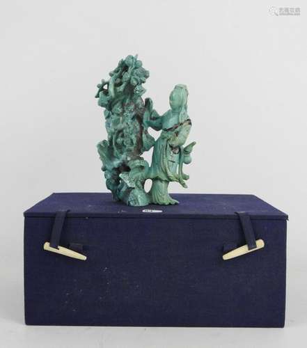 CHINE : Groupe en pierre dure turquoise sculpté re…