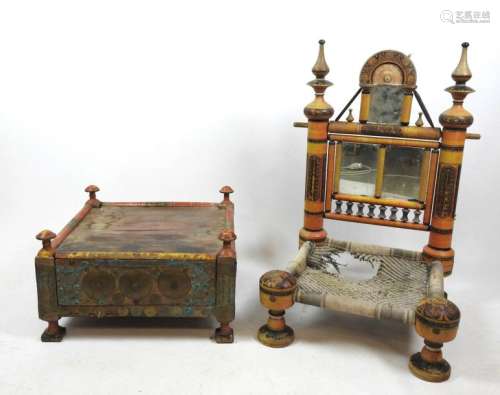 INDE : chaise en bois sculpté et peinte, le dossie…