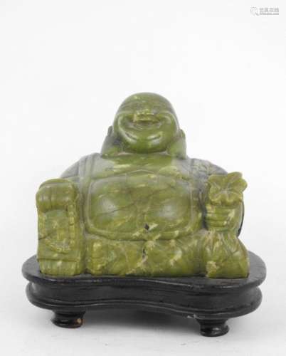 CHINE : Bouddha rieur en pierre dure sculptée vert…