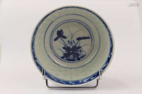 CHINE : Bol en porcelaine blanc bleu, décor grain …