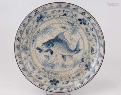 CHINE : Plat en porcelaine à décor bleu sur fond b…