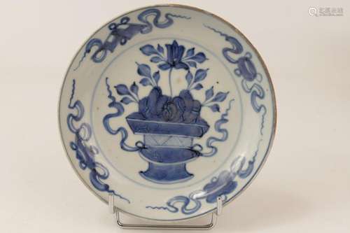 CHINE : Assiette en porcelaine blanc bleu à décor …