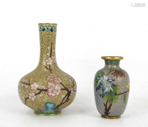 CHINE : Vase de forme balustre en émaux cloisonnés…