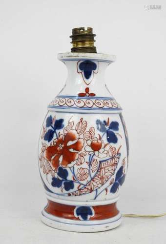 JAPON : Pied de lampe en porcelaine décor Imari. H…