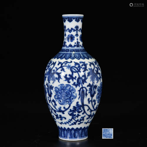 A BLUE AND WHITE  LOTUS PORCELAIN VASE