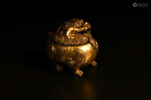 A BEAST SHAPED GILT BRONZE INCENSE BURNER