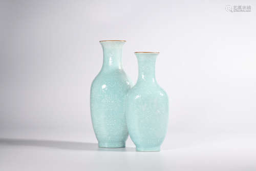 A TURQUOISE GLAZED  FLOWER PORCELAIN DOUBLE CONNECTED VASE