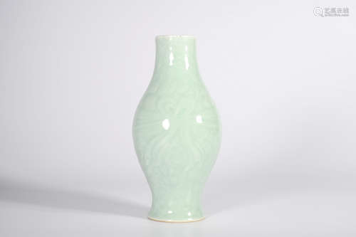 A GREEN GLAZED INCISED PORCELAIN VASE