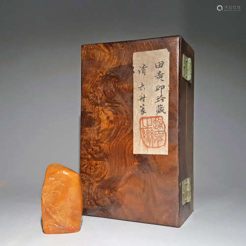 AN INSCRIBED TIANHUANG STONE SEAL